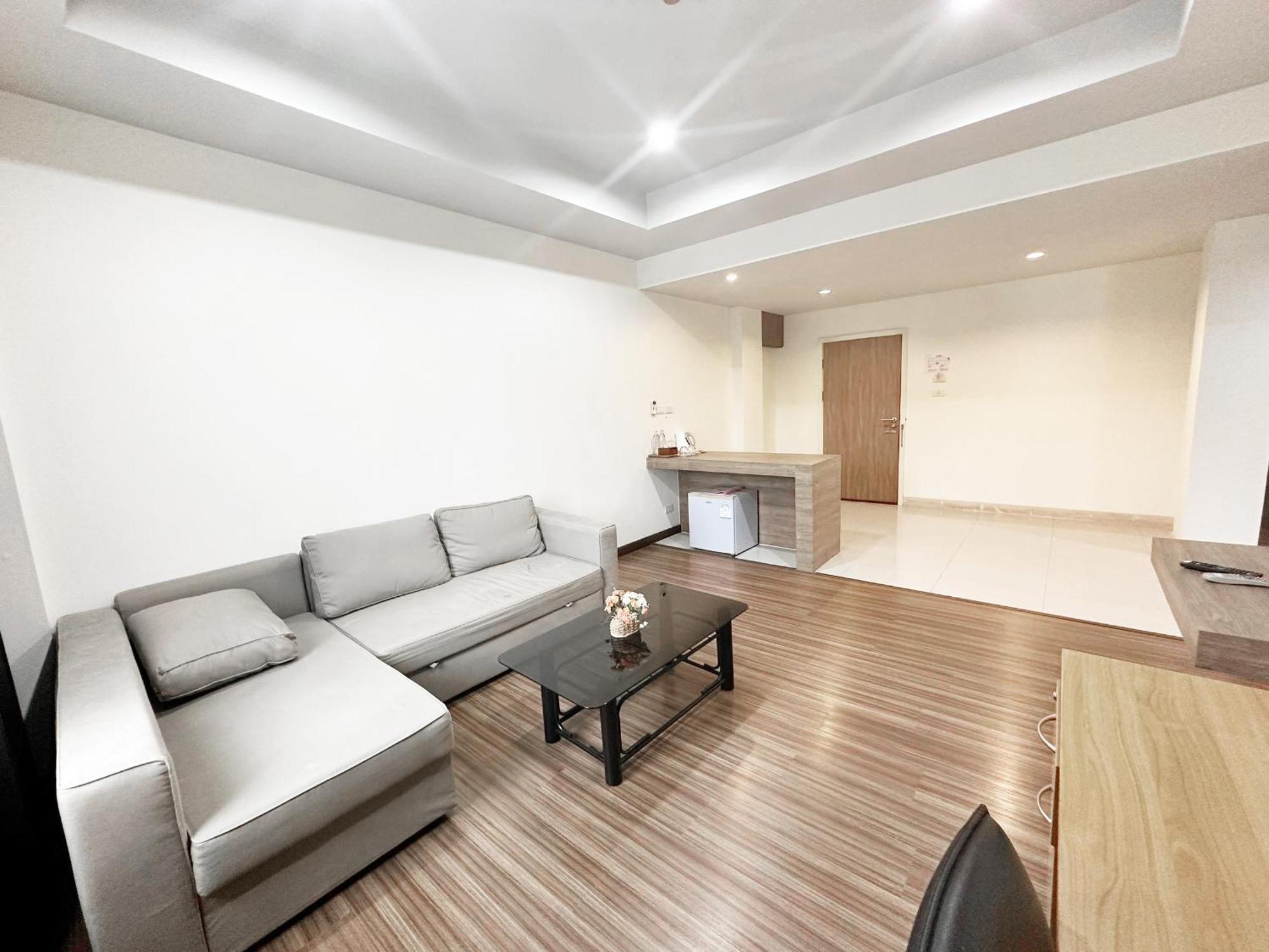 Akelada Hotel Nang Rong Εξωτερικό φωτογραφία